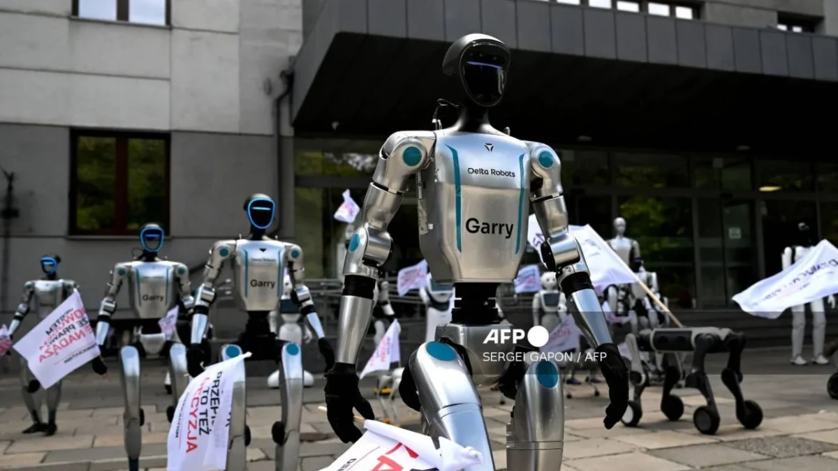Robots 'toman' Varsovia y realizan protesta contra la IA