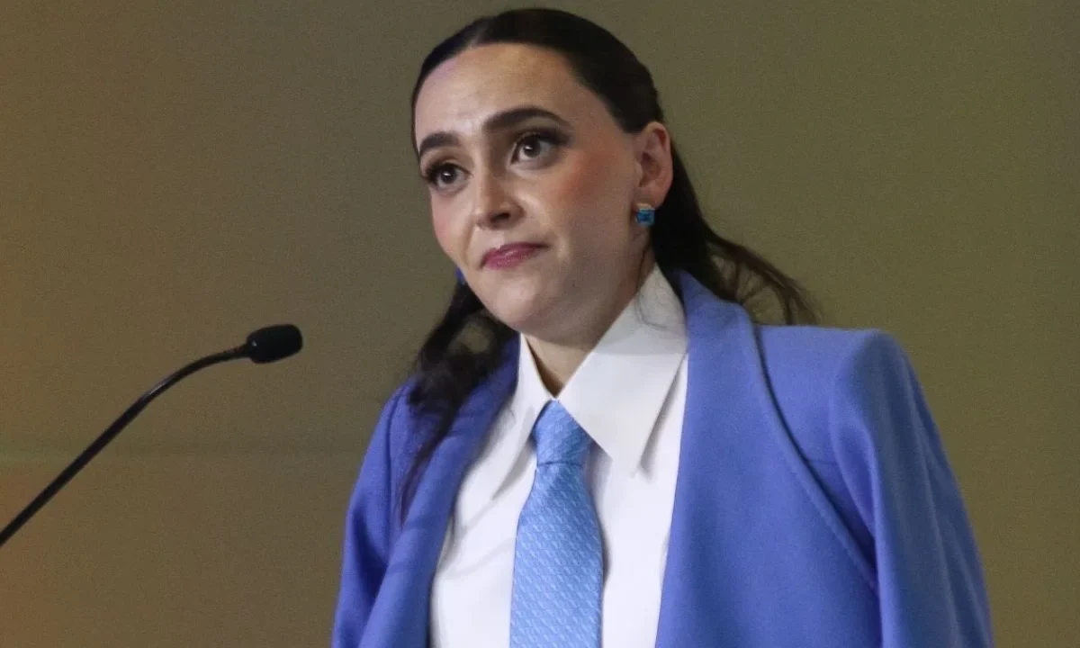 Sheinbaum da pésame a Altagracia Gómez por muerte de su padre, Raymundo Gómez
