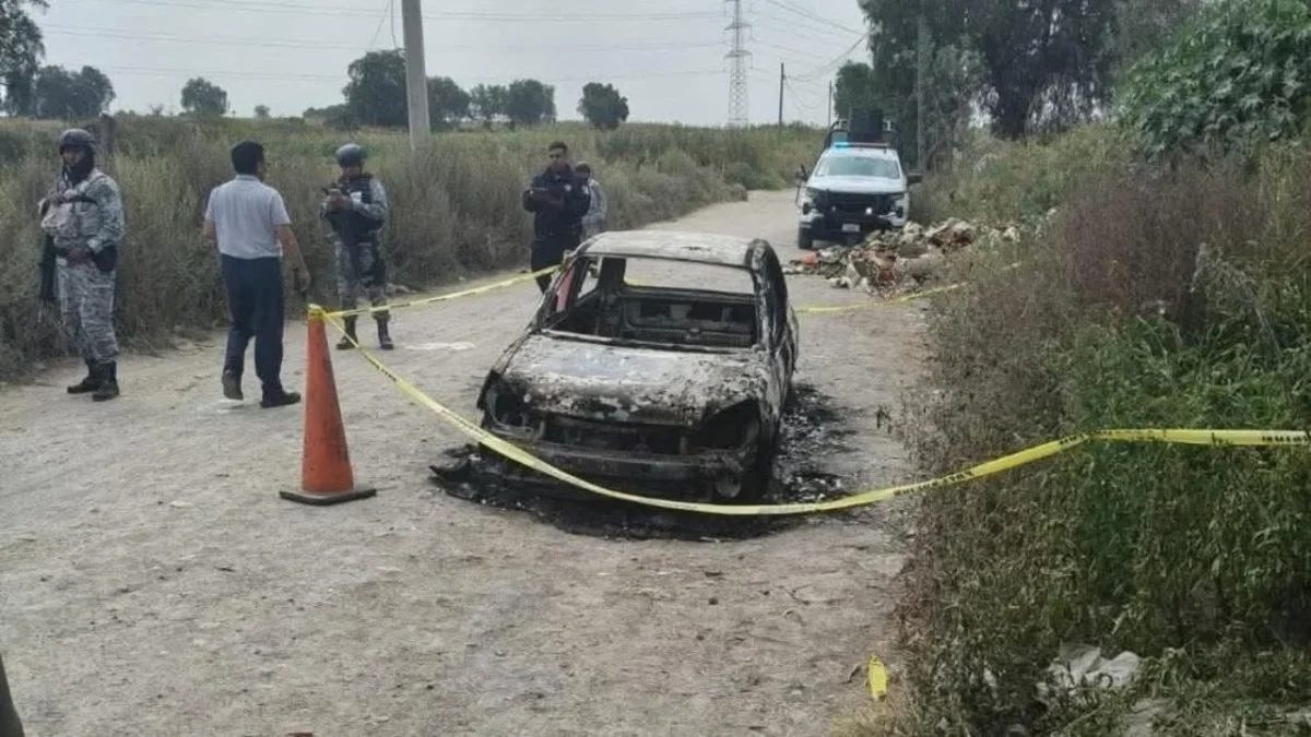 Este lunes se reportó la localización de un vehículo calcinado en Texcoco, en cuyo interior tenía dos cadáveres carbonizados.