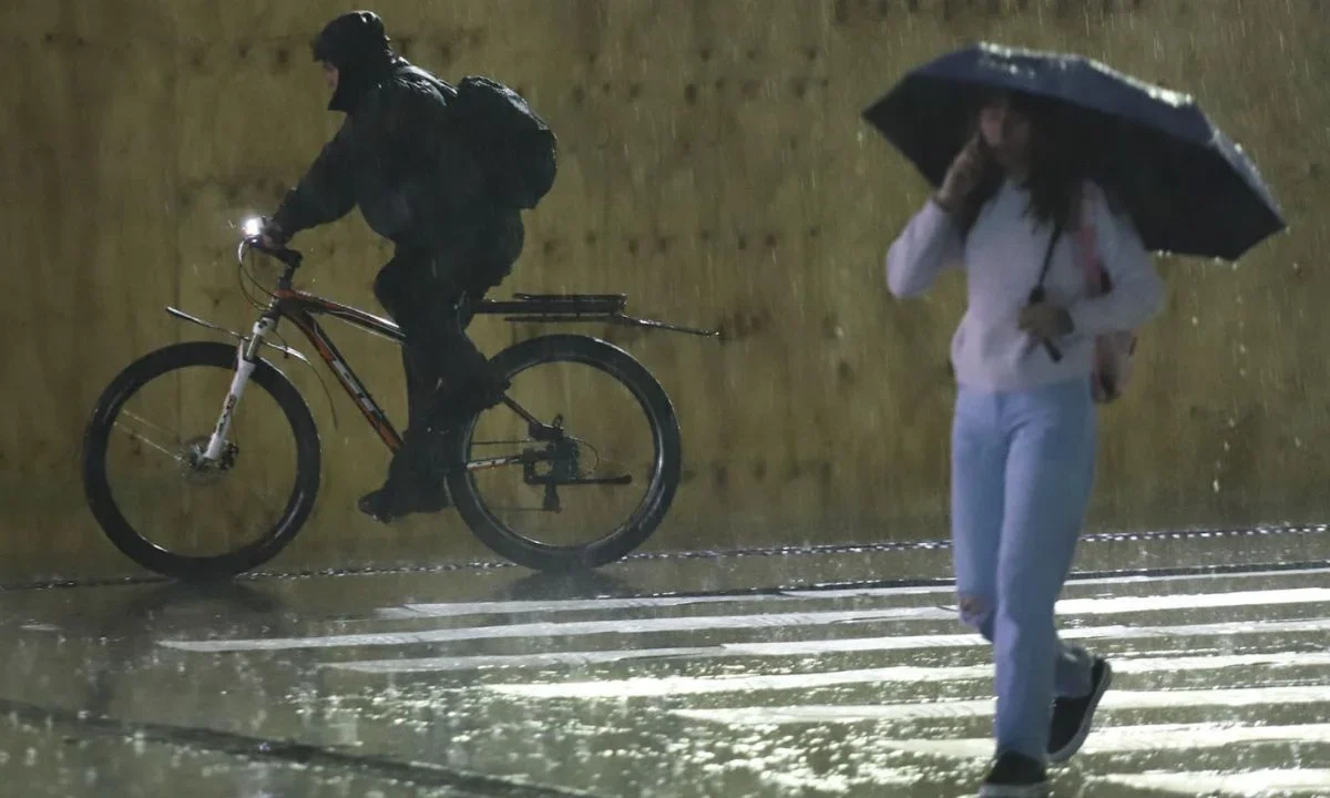 Ocho alcaldías de CDMX mantienen activas alertas amarillas por caída de lluvia, granizo y fuertes rachas de viento la noche de este viernes.