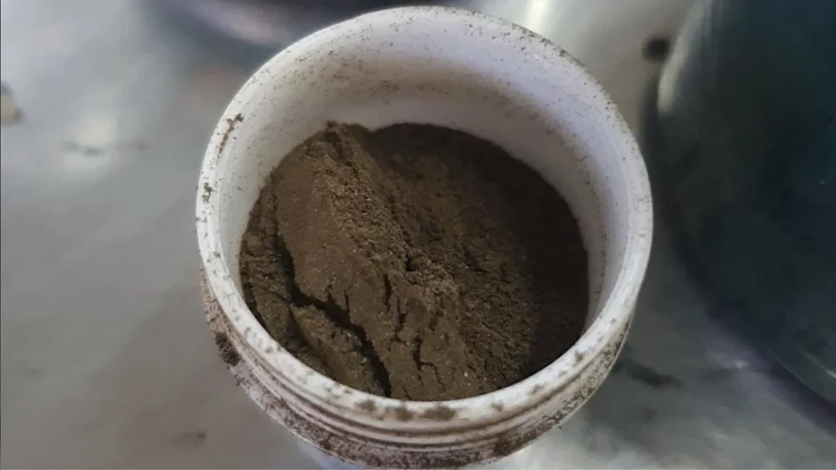 Personal de Aduanas del AICM y de la Marina detectaron un cargamento con casi mil kilogramos de extracto de ayahuasca, procedente de Perú.