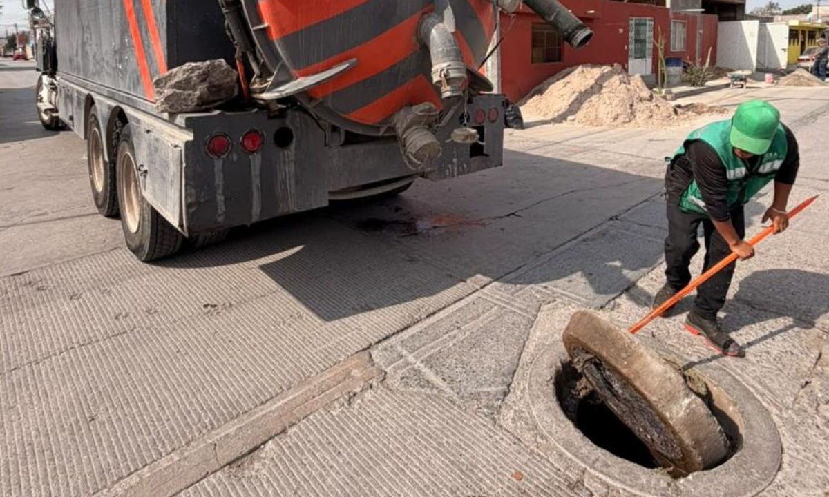 En agosto CEA atendió 131 registros y pozos de visita en colonias de la zona metropolitana para prevenir obstrucciones y encharcamientos.
