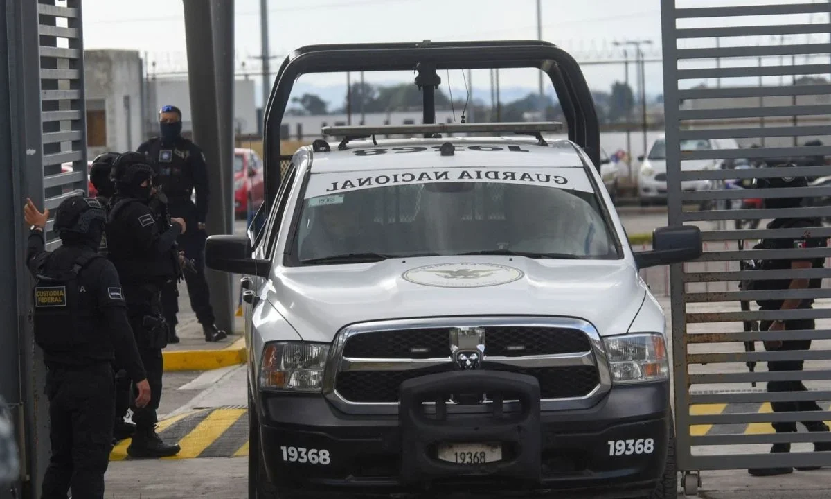 Ernesto Ruffo Appel abandonó el Penal de El Altiplano para cumplir la medida de prisión preventiva domiciliaria en su casa en Ensenada, BC.