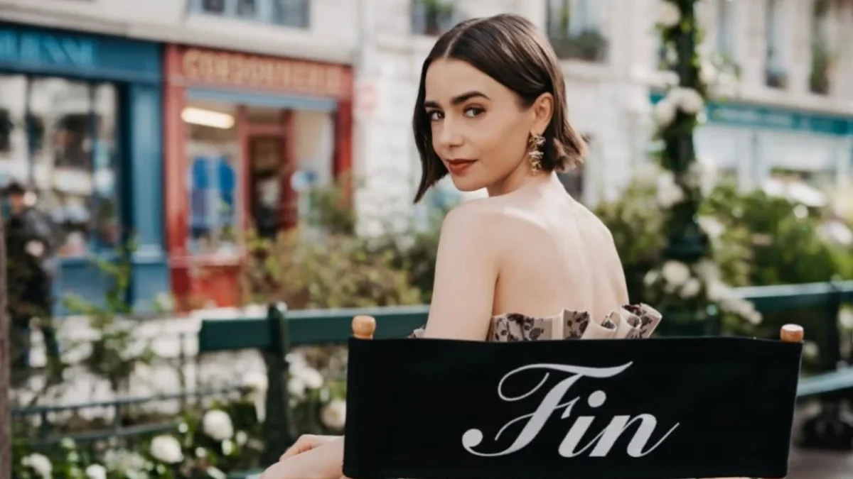 La actriz Lily Collins confirmó el cierre de una etapa en su carrera al compartir en redes sociales su despedida del set de Emily in Paris.