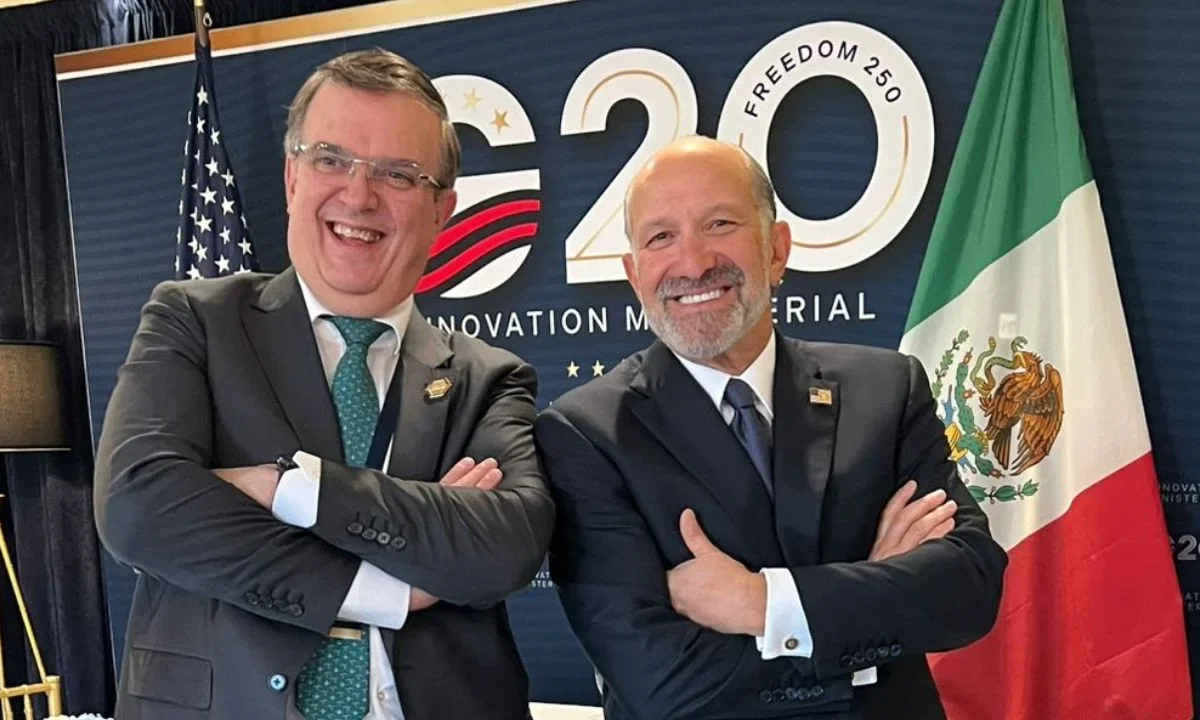 México buscará acelerar el desarrollo de IA y atraer inversiones vinculadas con esta tecnología, señaló Marcelo Ebrard.