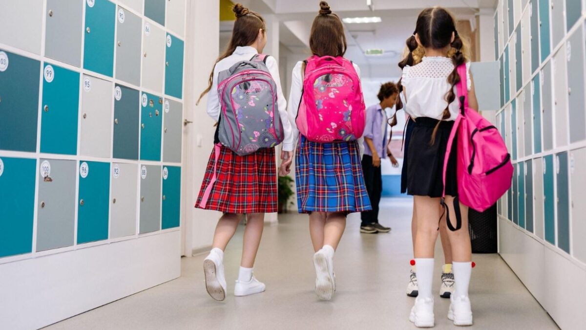 Cómo elegir mochilas para niñas que cuiden su espalda