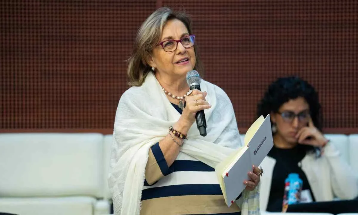 Programas sociales se financian con la austeridad, asegura la senadora de Morena, Martha Lucía Micher Camarena.
