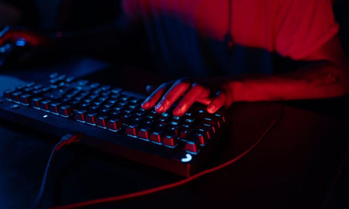 Aprende qué significa el RTP en casinos online, cómo funciona a largo plazo y por qué puede ser más útil que fijarse solo en bonos grandes, giros gratis o promociones llamativas.