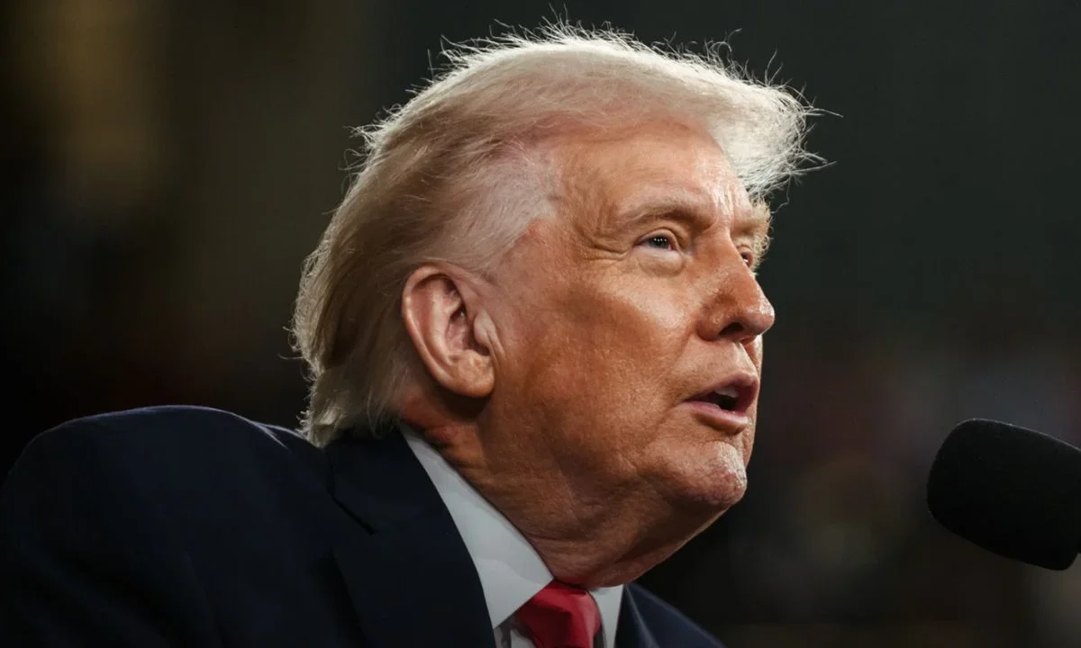 El presidente Donald Trump prometió 5 mil dólares a cada adulto estadounidense si los republicanos toman el control del Congreso.
