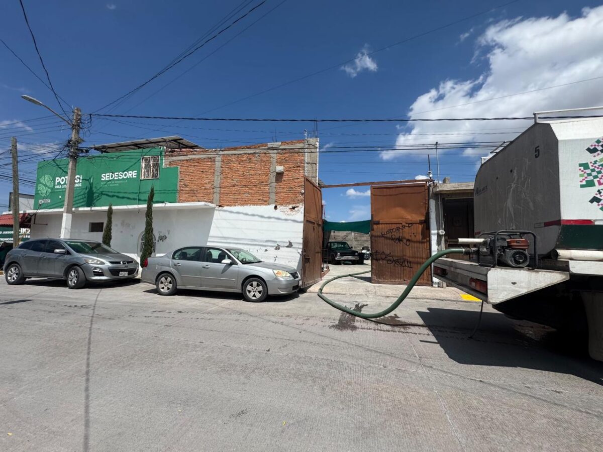La CEA realizó mil 377 viajes con 40 pipas para atender diariamente a un promedio de 900 familias de SLP en el mes de agosto.