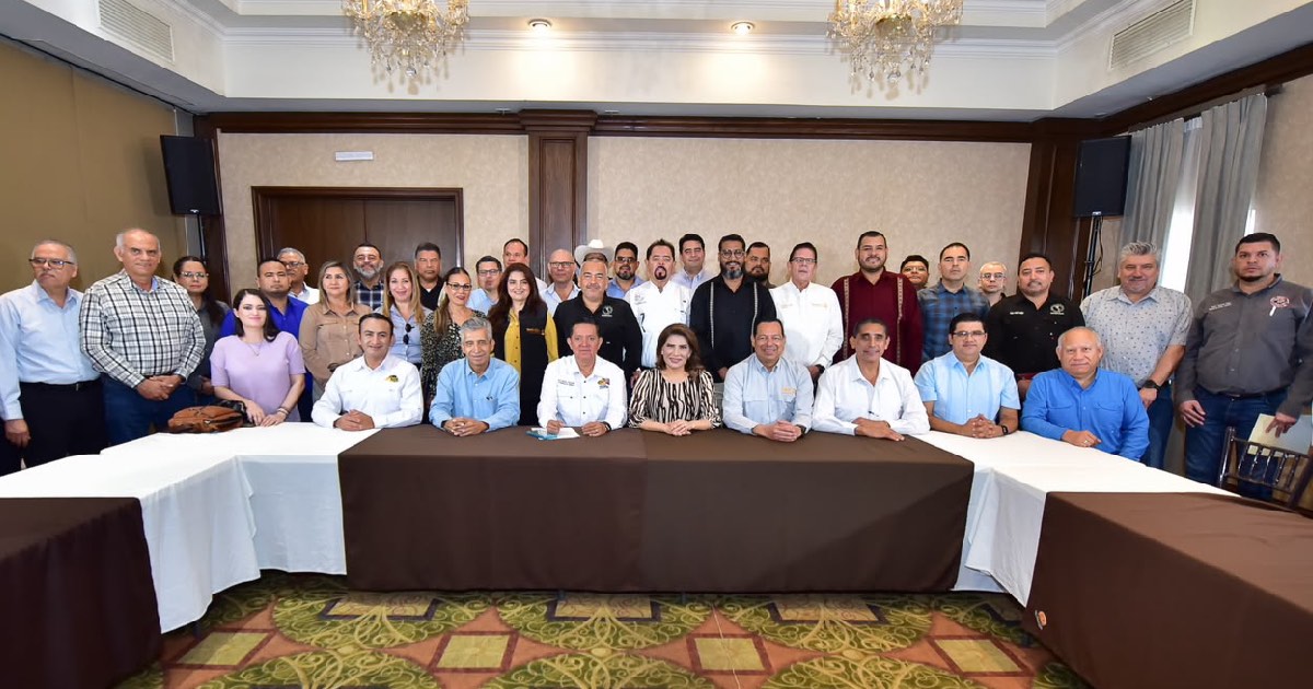 Lorenia Valles en reunión con el sindicatos en Sonora