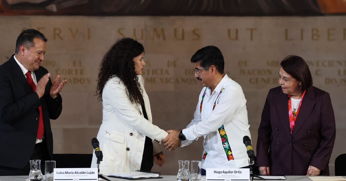 Ministro Hugo Aguilar y Luisa María Alcalde